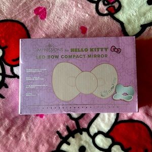 Large Bow mirror NIB hello kitty hk light up LED rechargeable compact